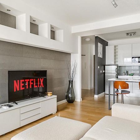 Cozy Family Apartments With Balcony Near Zlote Tarasy ワルシャワ エクステリア 写真