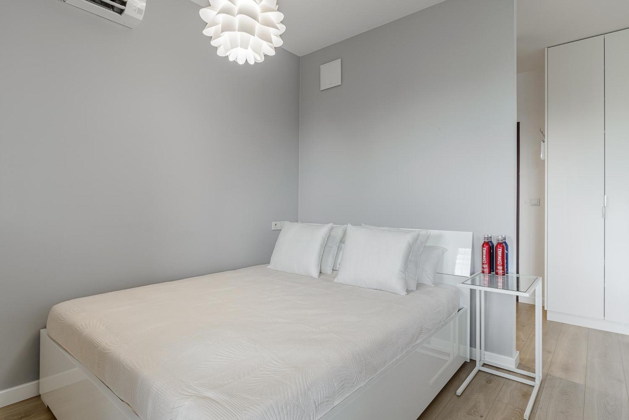 Cozy Family Apartments With Balcony Near Zlote Tarasy ワルシャワ エクステリア 写真