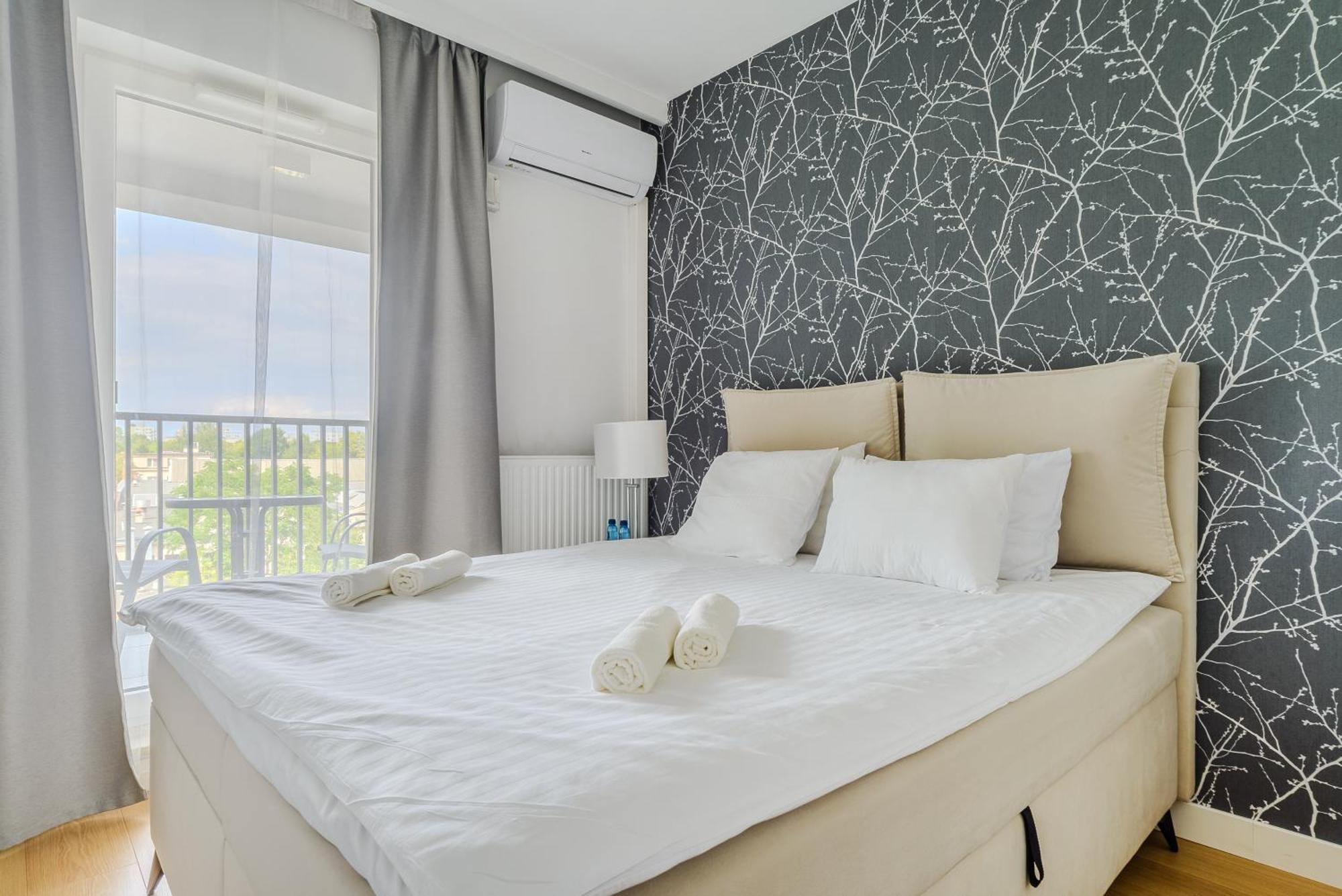 Cozy Family Apartments With Balcony Near Zlote Tarasy ワルシャワ エクステリア 写真