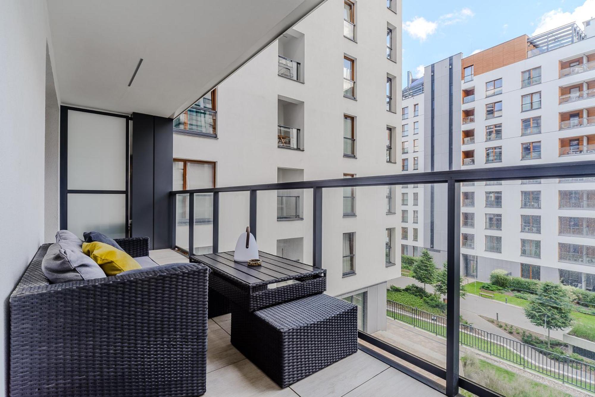 Cozy Family Apartments With Balcony Near Zlote Tarasy ワルシャワ エクステリア 写真