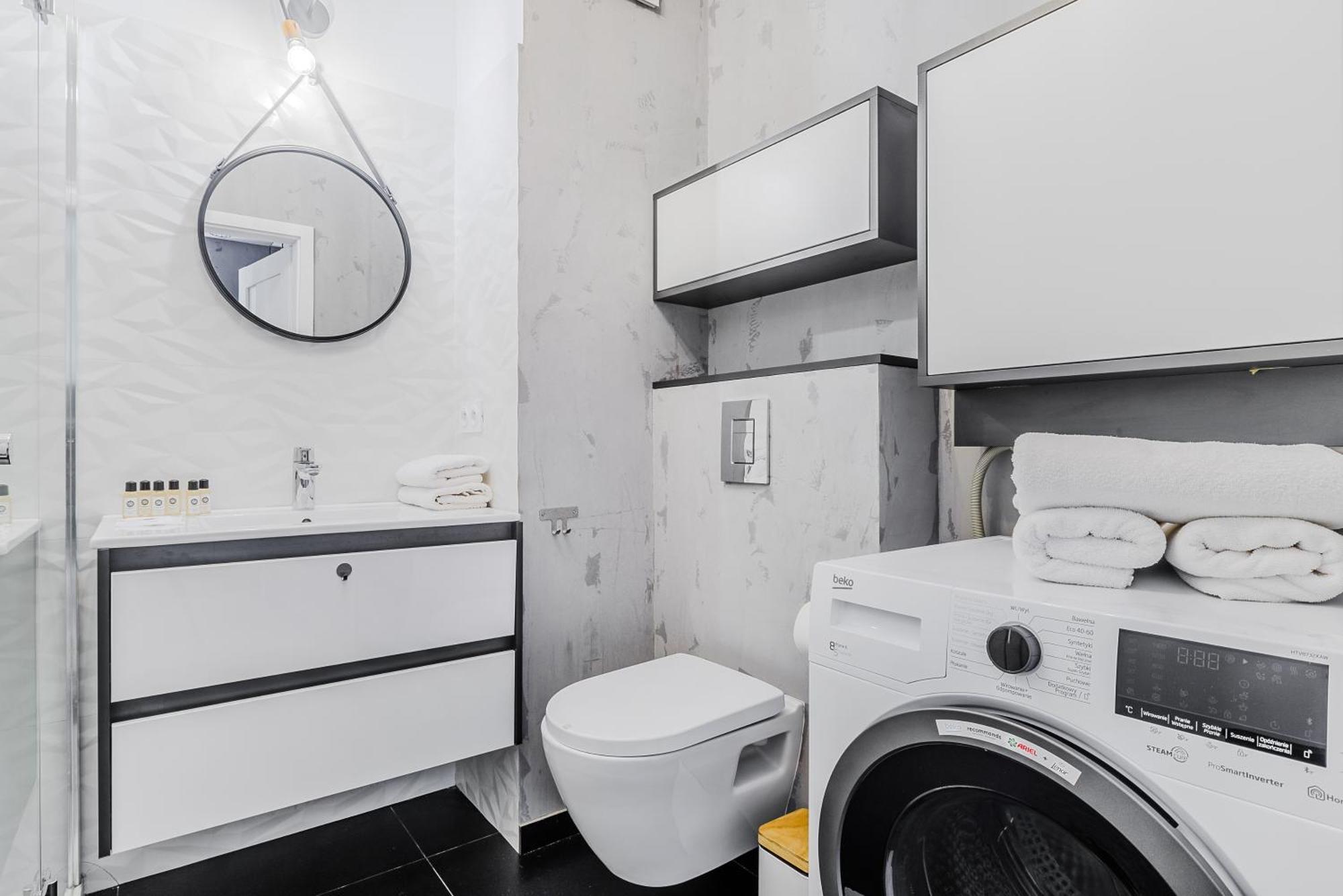 Cozy Family Apartments With Balcony Near Zlote Tarasy ワルシャワ エクステリア 写真