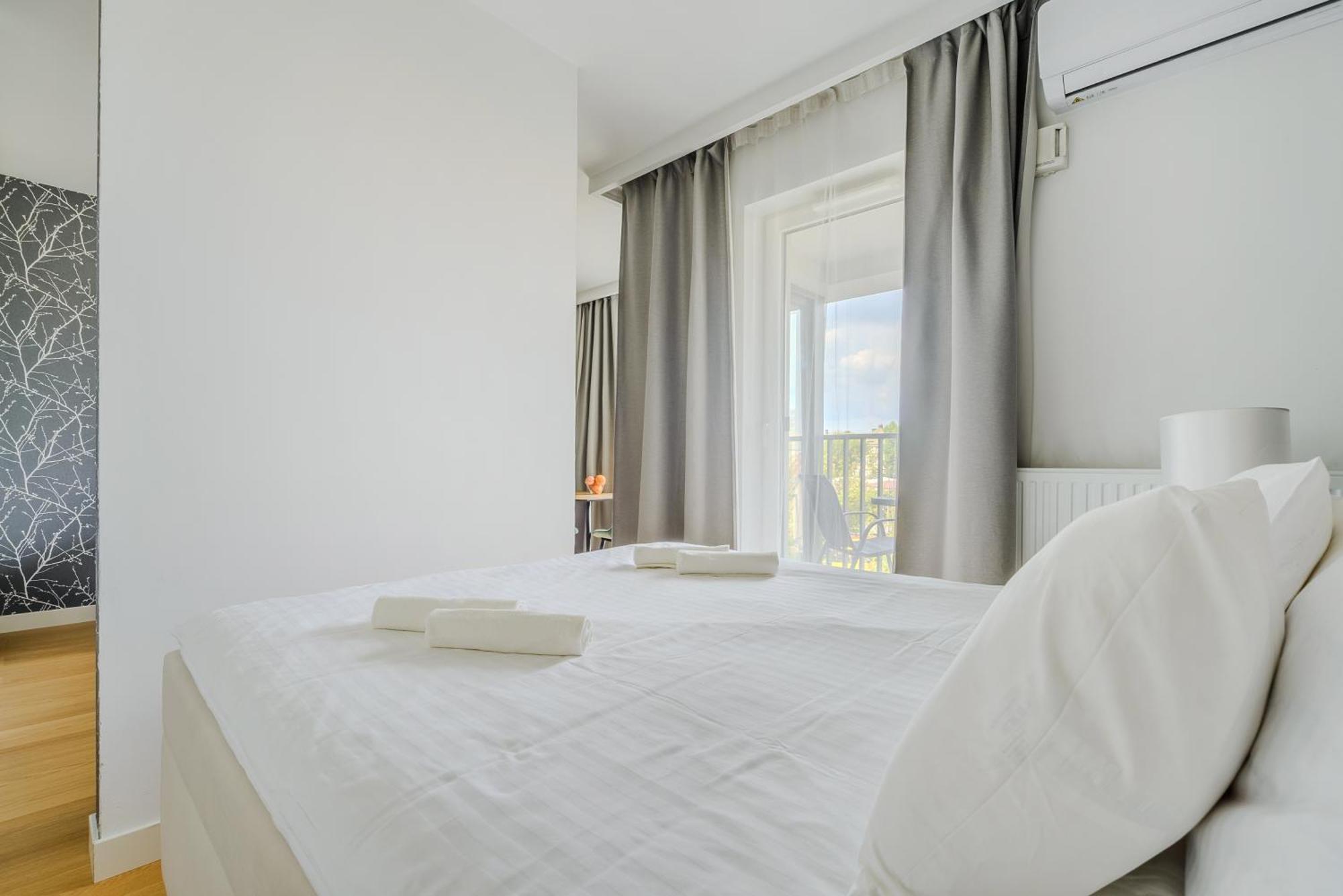 Cozy Family Apartments With Balcony Near Zlote Tarasy ワルシャワ 部屋 写真