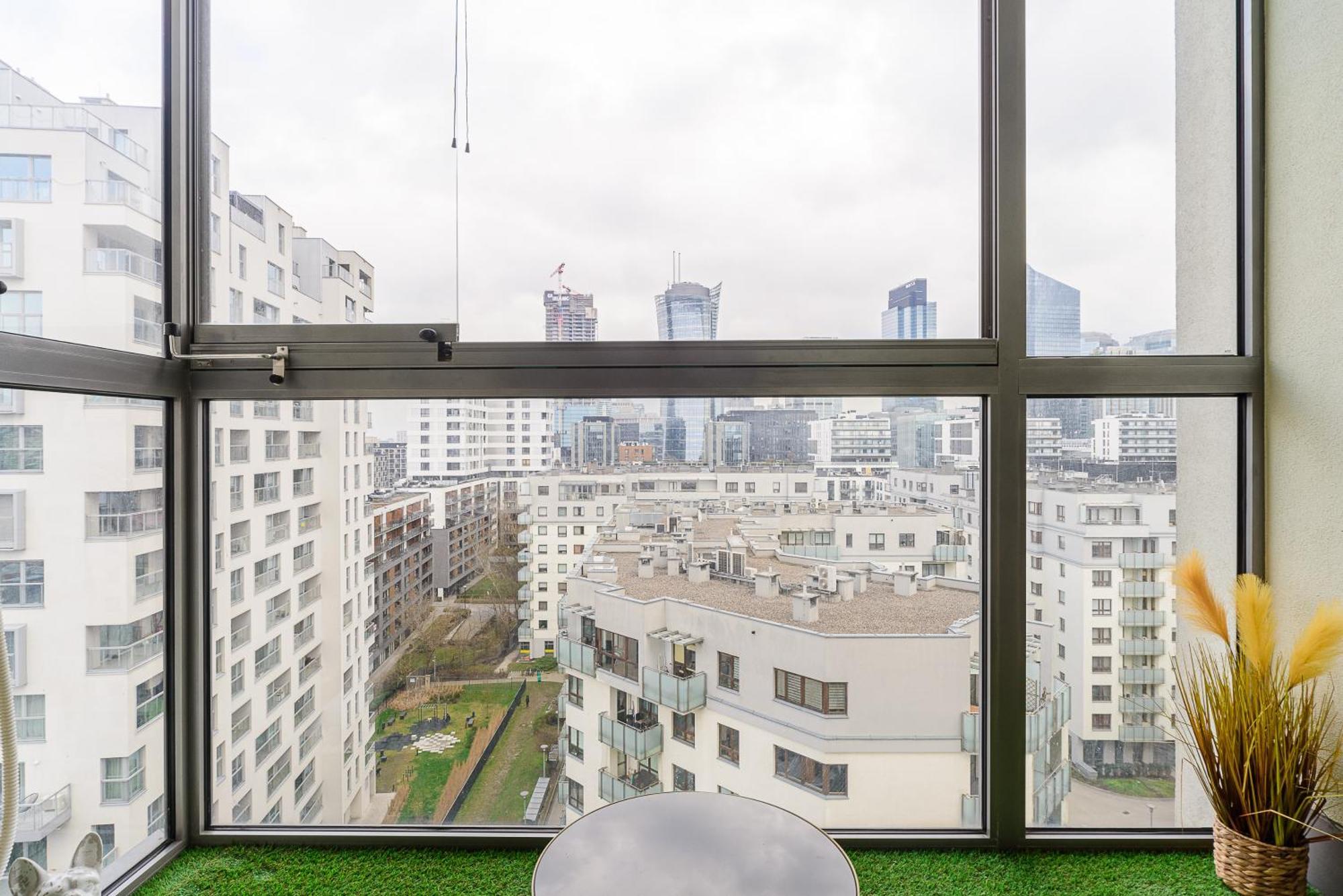 Cozy Family Apartments With Balcony Near Zlote Tarasy ワルシャワ エクステリア 写真